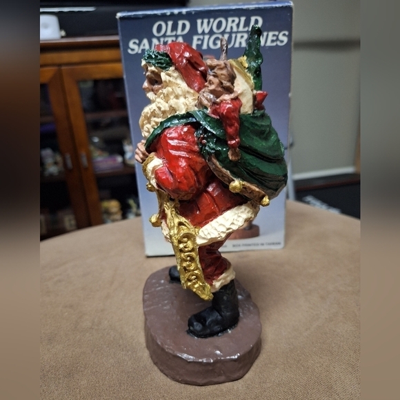 Old World Santa Figurine Holiday Christmas Decoration - Picture 4 of 7